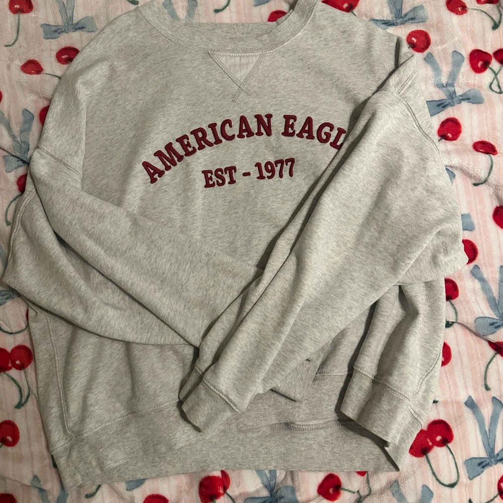 American Eagle Cream Pullover